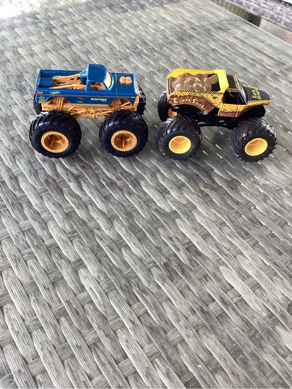 Monster Jam Big Foot And Earth Shaker EUC